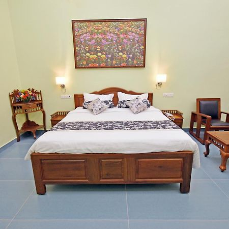 Le Colonial Suites 蓬蒂切里 外观 照片