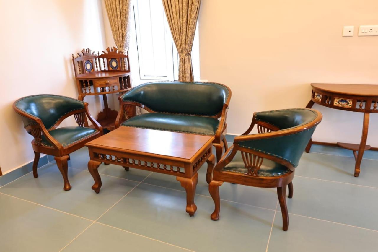 Le Colonial Suites 蓬蒂切里 外观 照片