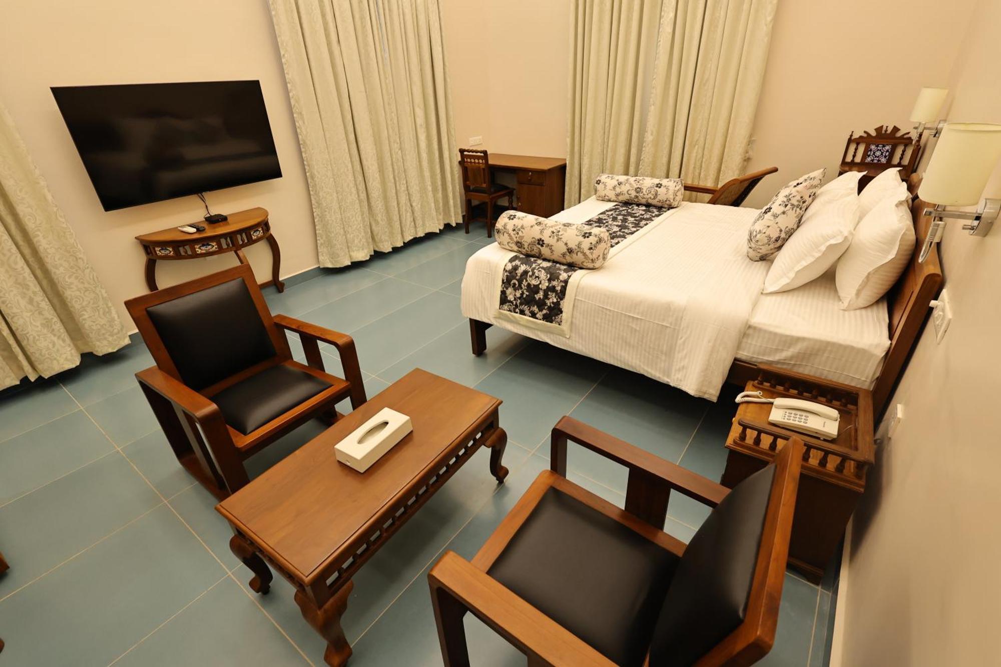 Le Colonial Suites 蓬蒂切里 外观 照片